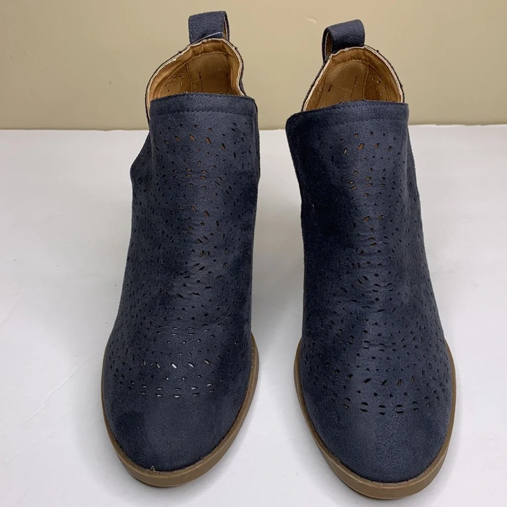 MASSINI Bootie Blue Perforated Faux Suede “DIAMOND” Block Heel Almond Toe 8.5M
